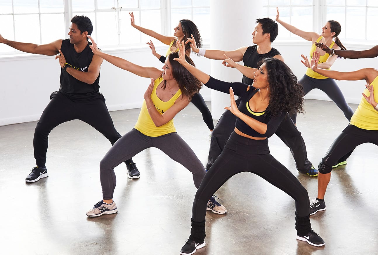 Hướng dẫn cách tự biên đạo bài nhảy hiện đại đơn giản 10 Is Zumba Dancing Effective? Learn Pros and Cons