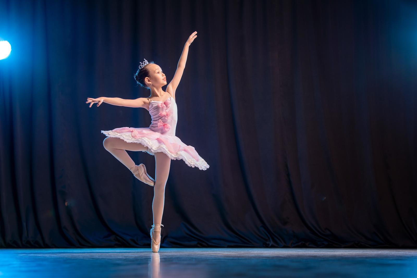 Cách chọn giày nhảy High Heels chuẩn và thoải mái nhất 8 A Beginner's Guide to Ballet - The Dance Academy Lehi