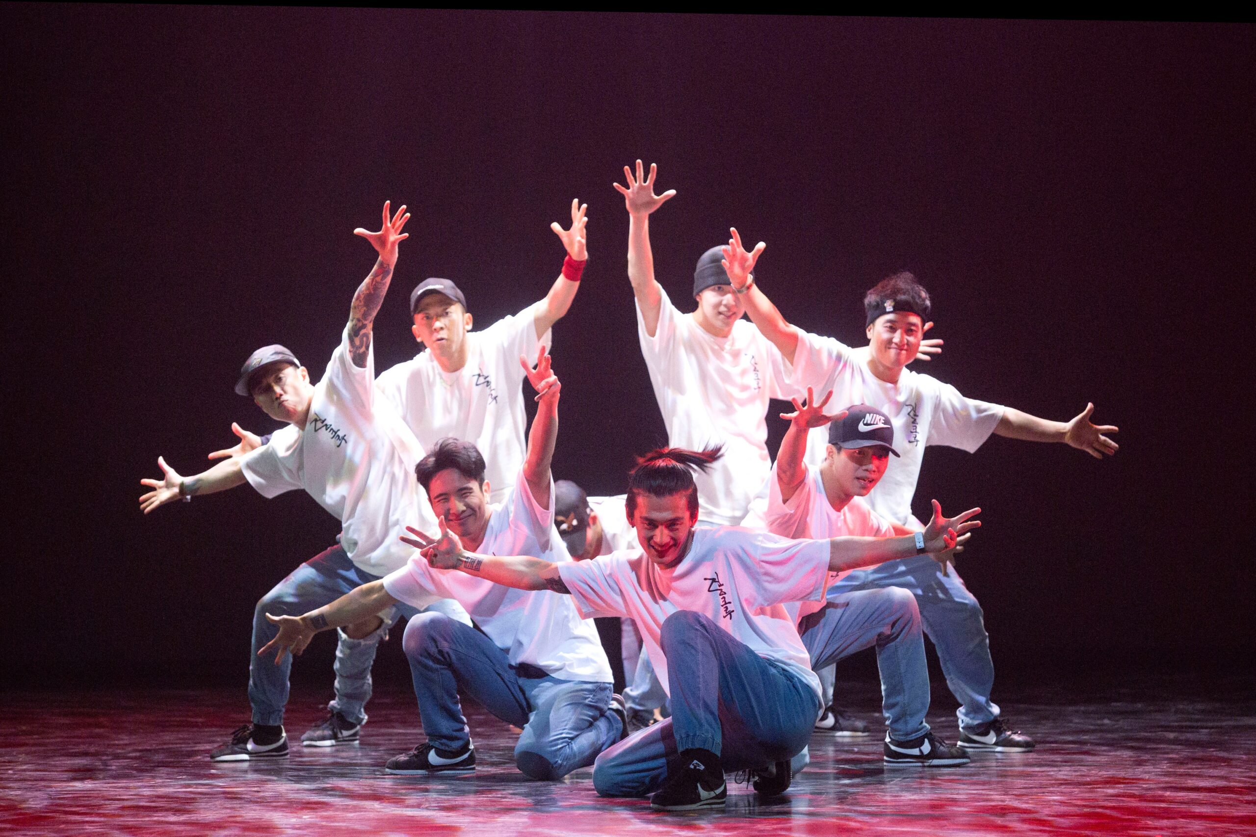 7 bí quyết giúp bạn tự tin khi nhảy trước đám đông 7 The History of Hip-Hop Dance Culture | Blackpool Grand