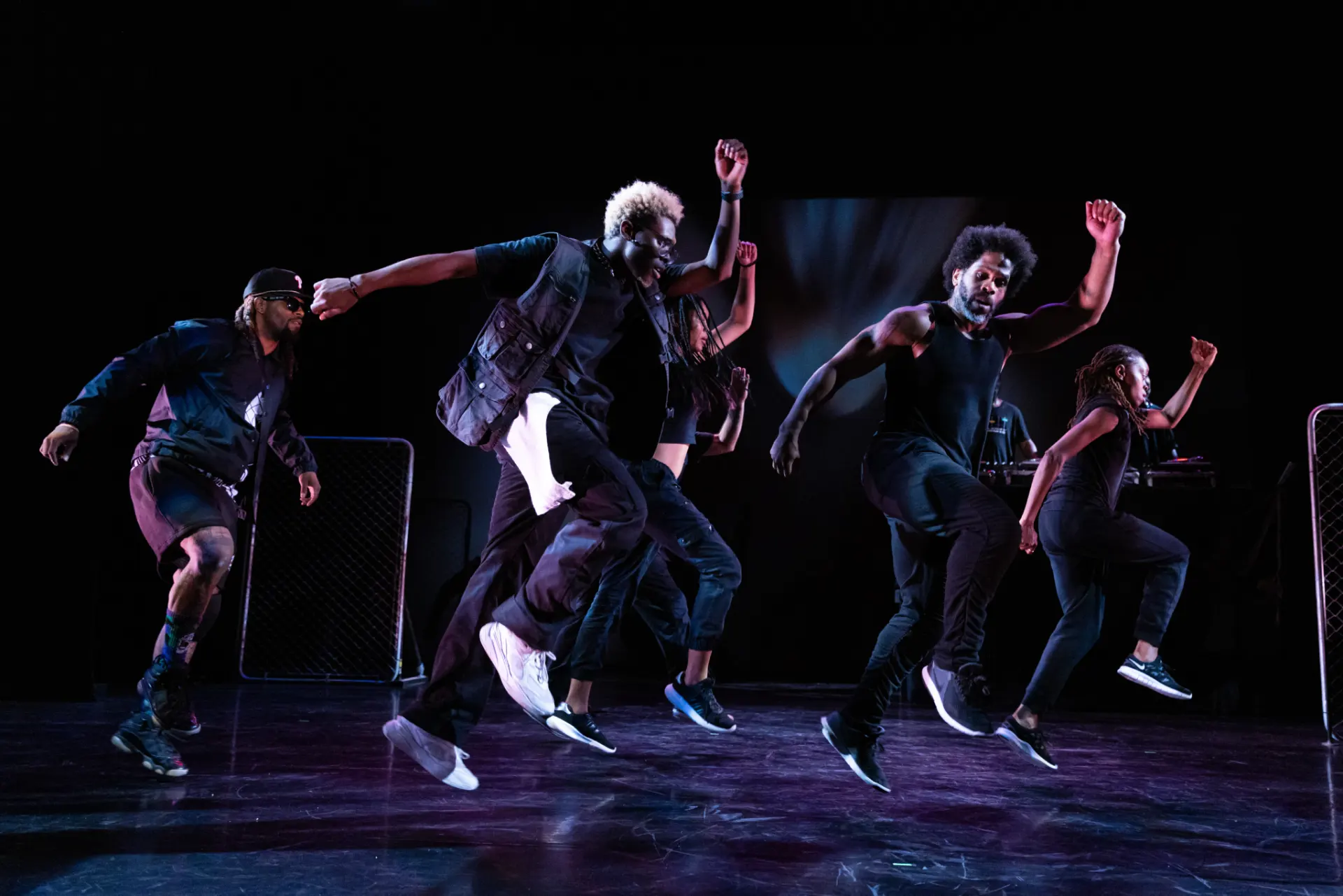 Kỹ thuật Isolation trong nhảy là gì và cách tập luyện 8 Hip-hop, street dance enters a new era with Rennie Harris Puremovement - Wortham Center for the Performing Arts