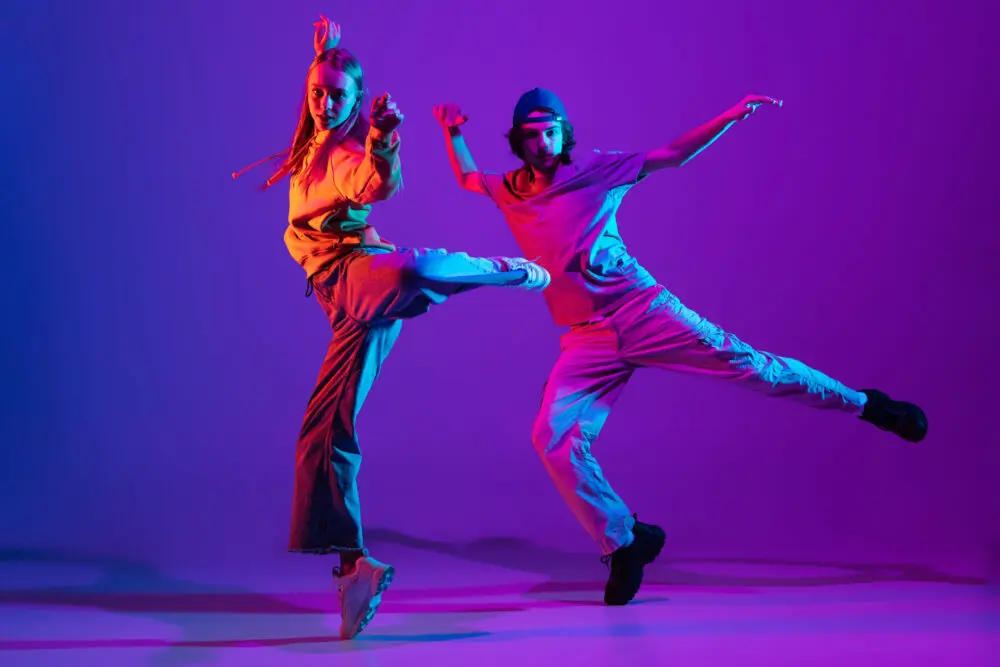 Phong cách thời trang Hip Hop là gì và cách phối đồ chất 9 Hip Hop Dancing - Origin, History & Steps