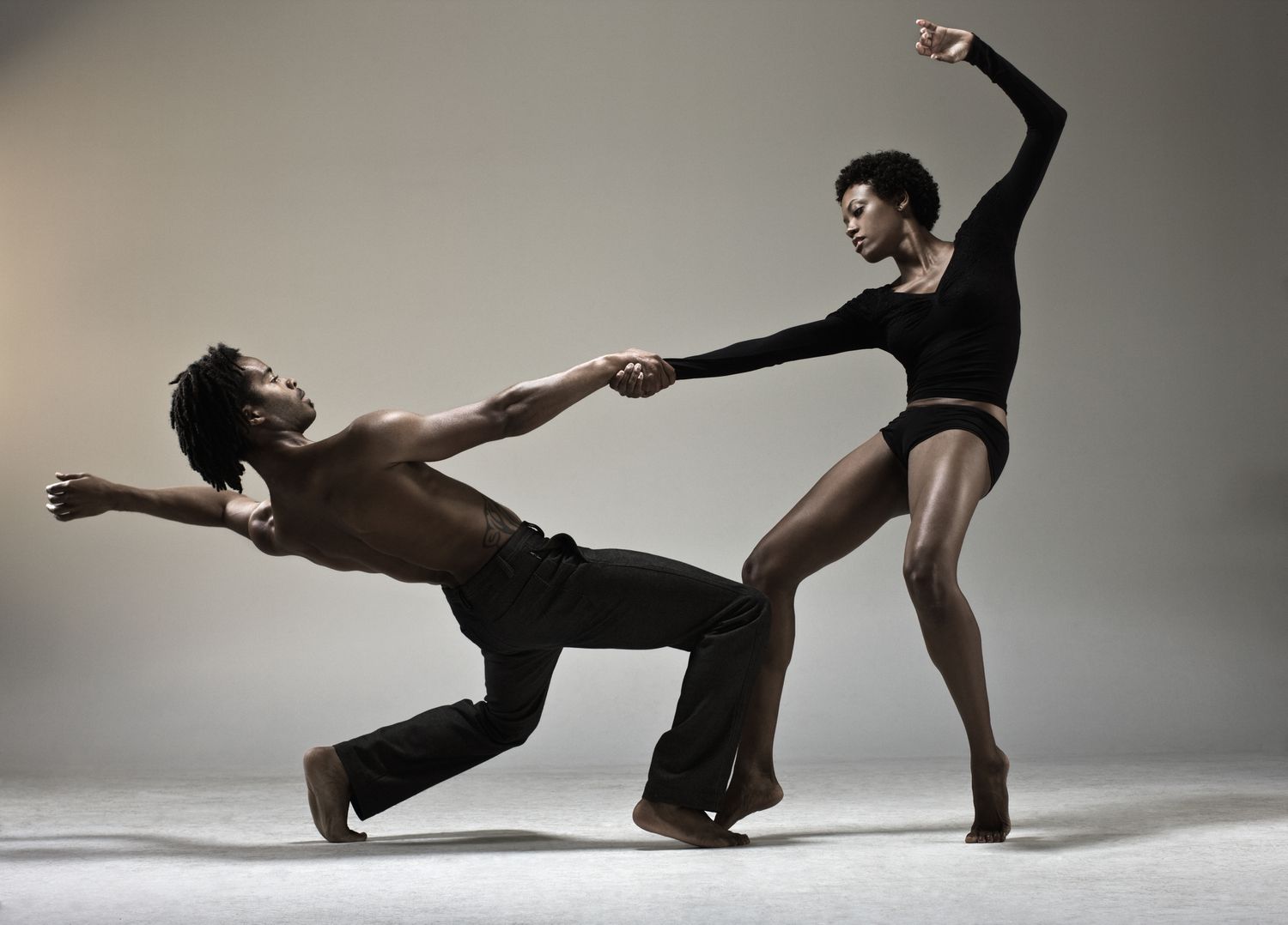 Bí quyết chọn trang phục tập nhảy hiện đại đẹp và chất 7 What Are the Characteristics of Modern Dance?